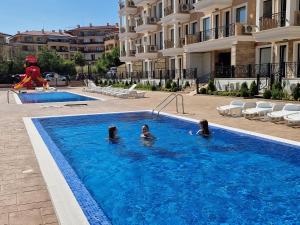 Bazén v ubytování Polarstar 205A am Meer Sveti Vlas nebo v jeho okolí