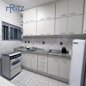 Dapur atau dapur kecil di Ritz Hostel