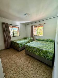 Postel nebo postele na pokoji v ubytování Finca en Copacabana + 22 fotografií