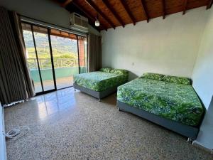 Voodi või voodid majutusasutuse Finca en Copacabana toas