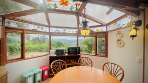 a dining room with a table and some windows at Varsovia, chalet, hospedaje in Guatavita +38 photos