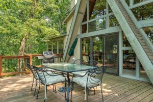 a patio with a table and chairs on a deck at Grendel Grove Getaway in Innsbrook