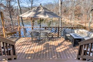Φωτογραφία από το άλμπουμ του Trautwein Lake Cove with Hot Tub σε Innsbrook