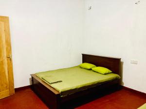 Letto o letti in una camera di Yu Home Stay Anuradhapura