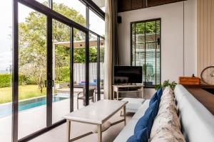 Kolam renang di atau dekat dengan The Private Pool Villas at Civilai Hill Khao Yai