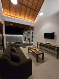 Μια τηλεόραση ή/και κέντρο ψυχαγωγίας στο de' Asasta Villa Cemagi C2