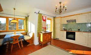 A kitchen or kitchenette at Schmiedhof