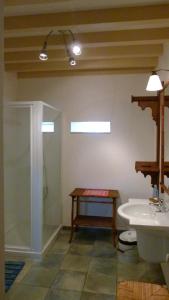 Kylpyhuone majoituspaikassa Domaine de la Houzardiere