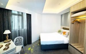 Letto o letti in una camera di Stanford Hillview Hotel Hong Kong