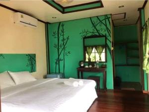 Postel nebo postele na pokoji v ubytování Kinnaree Resort Koh Kood