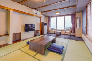 大江戸温泉物語 Premium あたみにあるテレビまたはエンターテインメントセンター