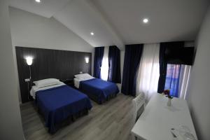 Ένα ή περισσότερα κρεβάτια σε δωμάτιο στο Rose Garden Hotel