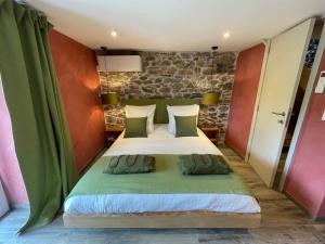 Postel nebo postele na pokoji v ubytování Les Chambres de Laurette