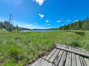 Lomamökin lähellä sijaitseva luonnonmaisema