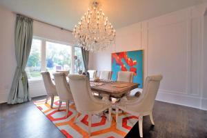 Posezení v ubytování Modernized Five Bedroom Villa + 38 fotografií