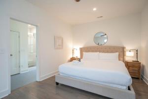 Five Block Walk From Historical Downtown Franklin客房内的一张或多张床位