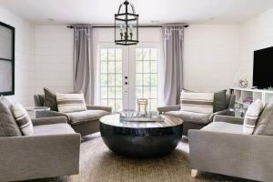 Χώρος καθιστικού στο Enchanting Retreat 15 Minutes to Nashville