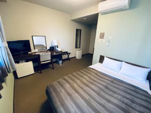 Postel nebo postele na pokoji v ubytování Hotel Route-Inn Kamisuwa