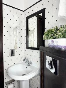 a bathroom with a sink and a mirror at Pensjonat Gogol.s in Wrocław +22 photos