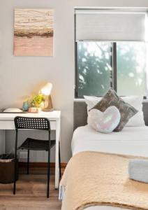 Φωτογραφία από το άλμπουμ του Cozy King Single Room - Near Station & Olympic Park - Shared Bathroom σε Regents Park