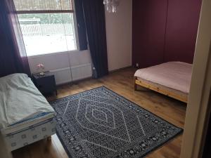 En eller flere senge i et værelse på harjusenkatu 56 + 1 billede