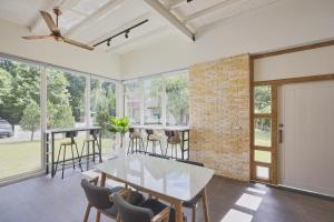 a dining room with a table and chairs at OwlStay Green Villa in Pinghe