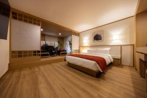 Postel nebo postele na pokoji v ubytování AanK Hotel & Spa Pyeongtaek