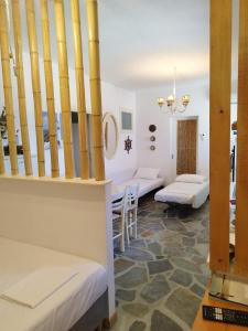Posteľ alebo postele v izbe v ubytovaní Aegean View - Seaside Apartment in Syros