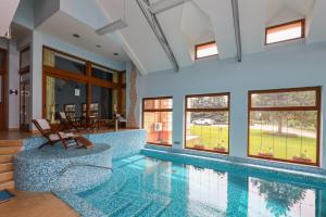 Bazén v ubytování Hotel Villa Majur nebo v jeho okolí