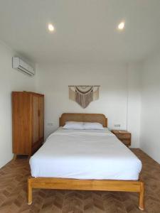 a bedroom with a large bed with white sheets at FREE airport pickup for new 2BR villa near Canggu in Sangeh +30 photos