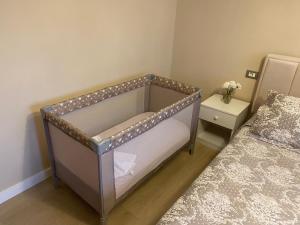 Postel nebo postele na pokoji v ubytování moon apart Shkoder