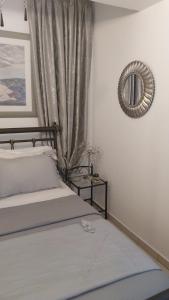Postel nebo postele na pokoji v ubytování Ariadnis Apartment