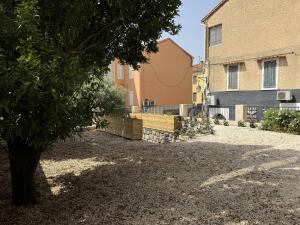 Το κτήριο όπου στεγάζεται  το διαμέρισμα