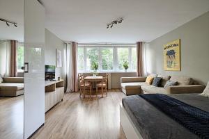 a bedroom with a bed and a living room at UrbanNest - Cozy studio - Bagno 7 in Warsaw
