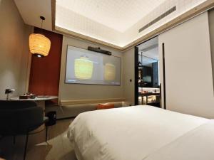 Llit o llits en una habitació de Arthur Hotel Zhujiang New Town Guangzhou-Pazhou Exhibition Center Branch