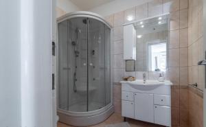 Ένα μπάνιο στο Studio apartman Bella +19 φωτογραφίες