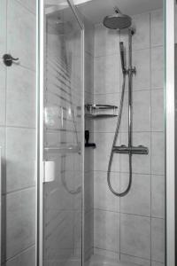 a shower with a glass door in a bathroom at Ferienwohnung Hofer in Spalt