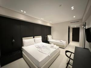 Postel nebo postele na pokoji v ubytování DREAM HOTEL SARANDA