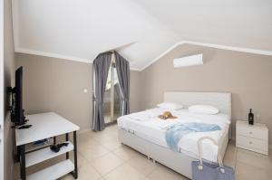 En eller flere senge i et værelse på Villa Moderno B + 31 billeder