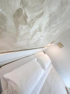 Postel nebo postele na pokoji v ubytování HOTEL JOHN