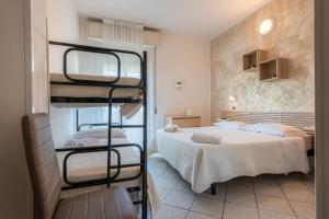 Postel nebo postele na pokoji v ubytování HOTEL JOHN
