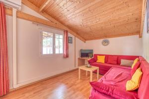 TV a/nebo společenská místnost v ubytování Chalet du bassin d'Arcachon N°15