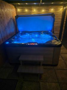Fotografie z fotogalerie ubytování Tiny Lodge met prive Jacuzzi v destinaci Lanaken