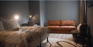 Postel nebo postele na pokoji v ubytování Bjerkvik Hotell