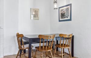 a dining room table with four chairs around it at Ferienwohnung Daniela in Rambin