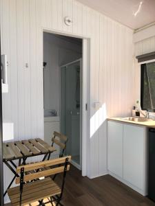 Gallery image of Sandy Strait Shack by Tiny Away in Urangan +4 photos
