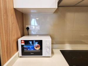 Sunway Velocity 2 -- Dual Key X Child Friendly with Comfy Home by Cowidea的厨房或小厨房