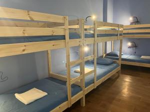 Hidden Gem Hostel客房内的一张或多张双层床