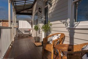Un balcón o terraza en Cosy Studio The Maid Easy walking to City