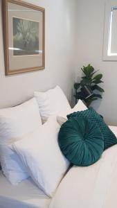 Ліжко або ліжка в номері At Home Apartments